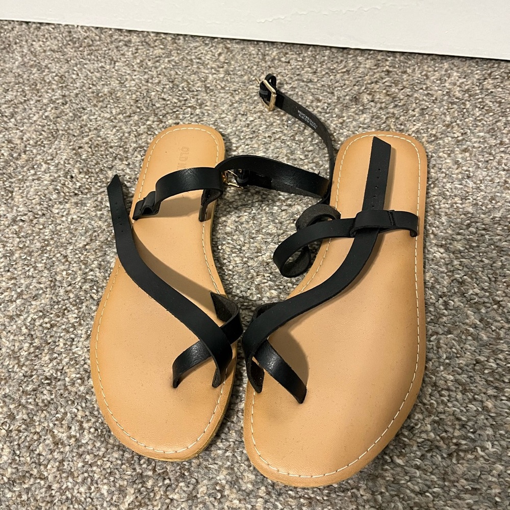 Faux-Leather Asymmetric Cross-Strap Sandals for Women (Size 9)